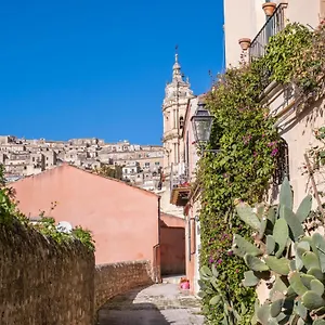 https://la-grotta-modica.sicilyhotelsitaly.net
